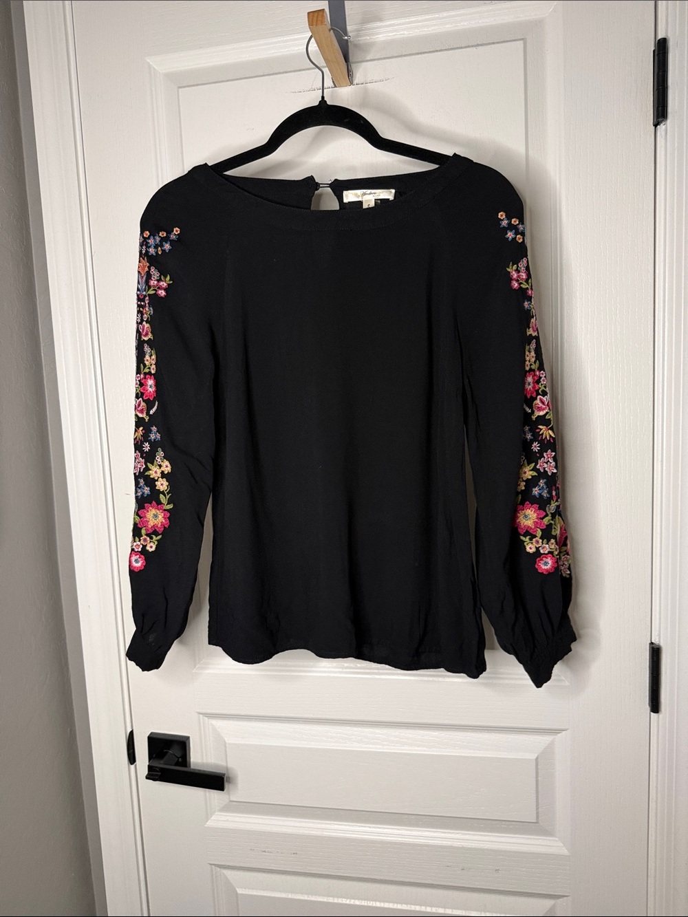 ANDREE BY UNIT Jane Black Blouse with Multicolor Floral Embroidered Sleeves - Picture 2 of 6